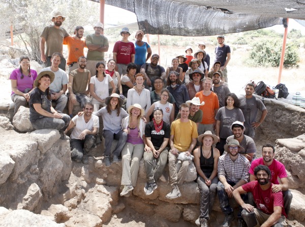 The students from the University of British Columbia at Vancounver, Canada and the Hebrew University of Jerusalem that participated in the 2018 season of excavations at Horvat Midras (Photo: Tal Rogovski)